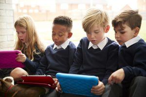 Screen Time for Kids: 8 Safe and Sustainable Strategies